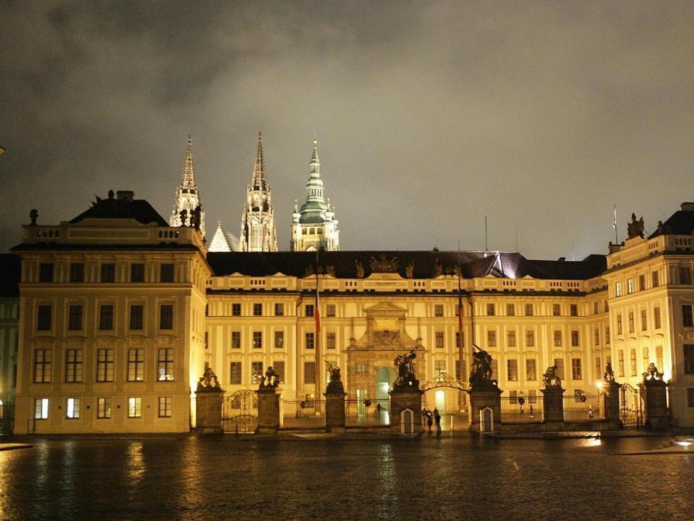 The Bookhouse, 5-Bedroom Residence By Prague Castle Exterior photo