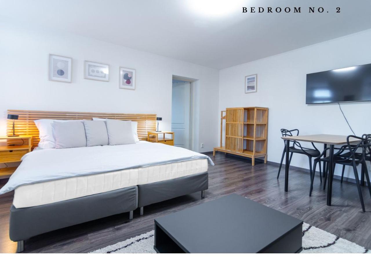 The Bookhouse, 5-Bedroom Residence By Prague Castle Exterior photo