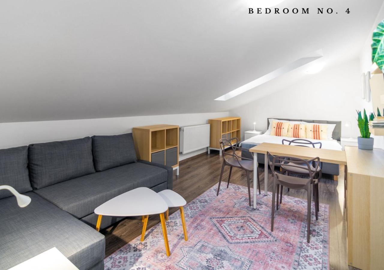 The Bookhouse, 5-Bedroom Residence By Prague Castle Exterior photo